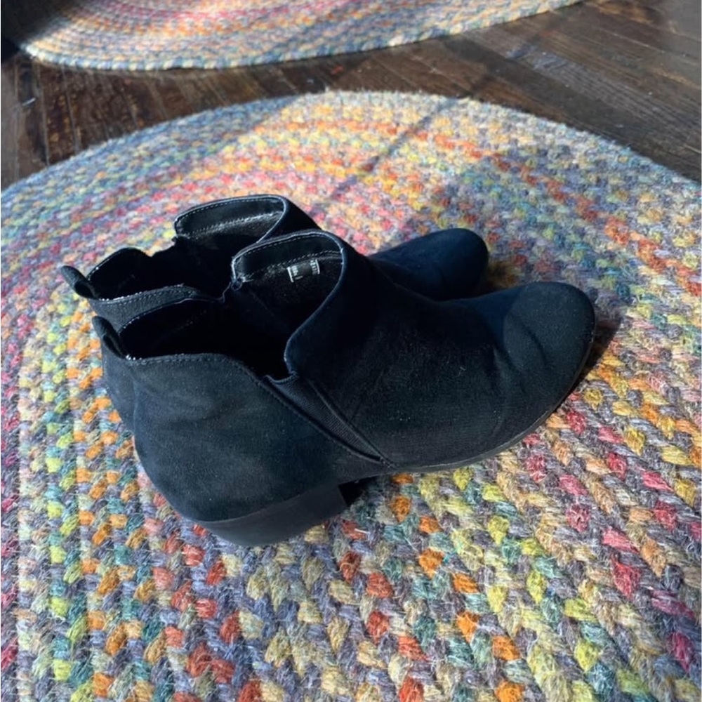 Women's 9 wide  Black Suede Ankle Booties
